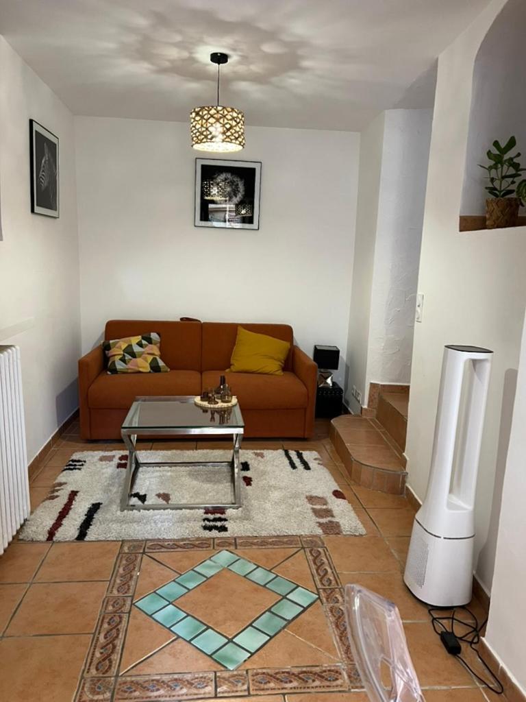 Nid Douillet A Apartment *